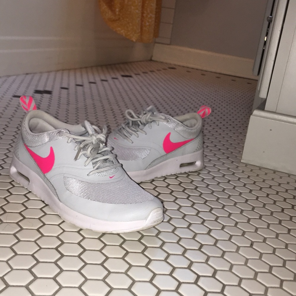 Nike Thea
